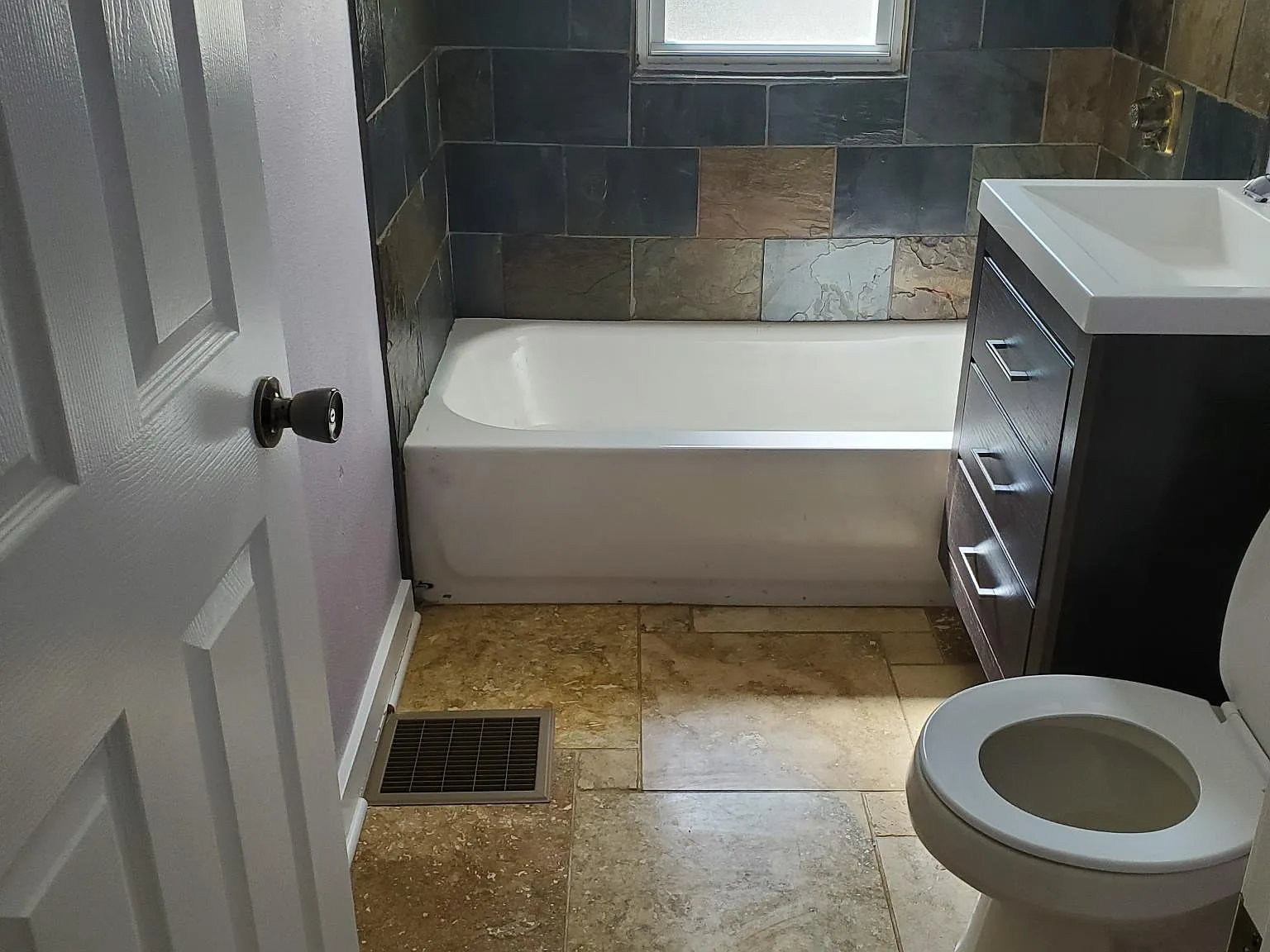 3 bed, 1214 sqft, $1,600 — Photo 3