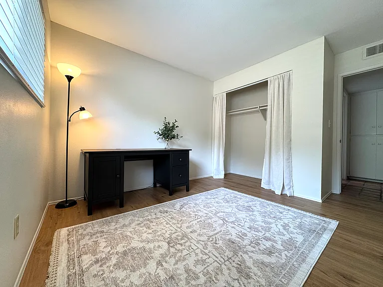 Kurtz St — Photo 20