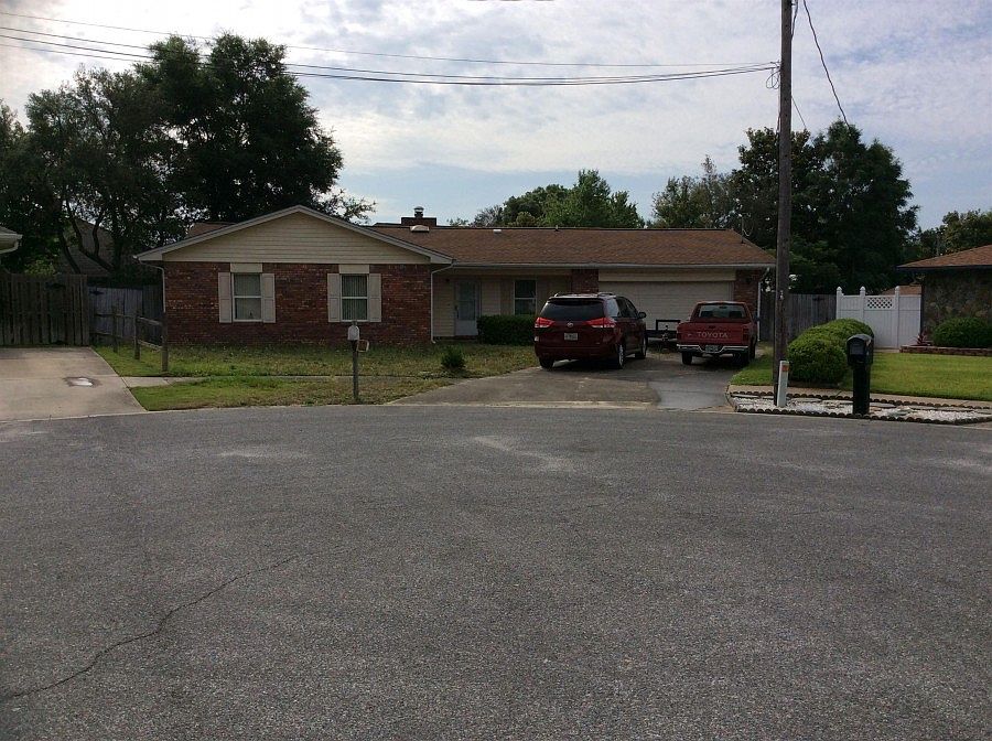 1st image of 611 Lombard Cir