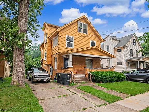 3rd image of 416 Laird Ave SE