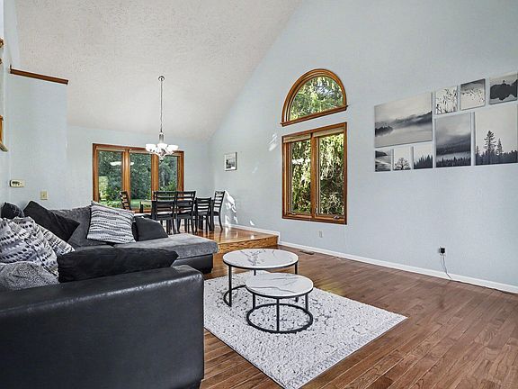 4th image of 135 Tiffany Ln