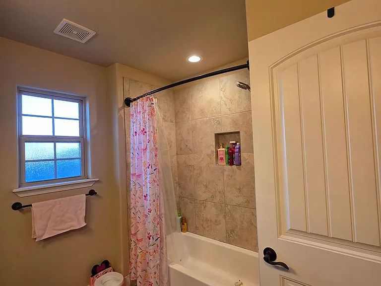 5224 Jarvis St — Photo 12