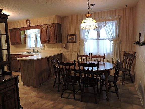 5th image of 2446 Marion Dr