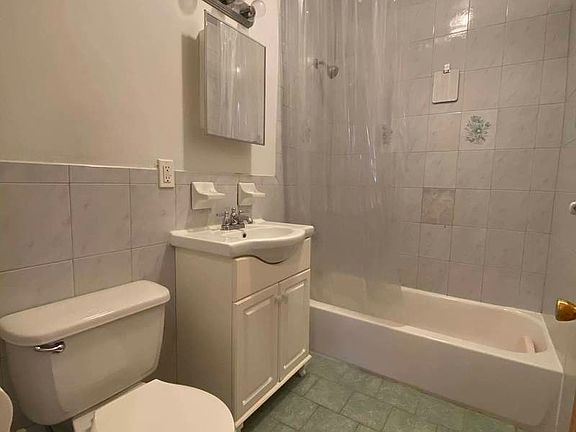 3rd image of 434 Humboldt St #2