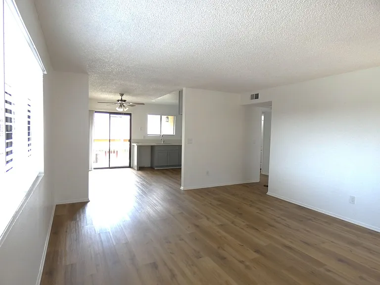 7326 Pickering Ave — Photo 2
