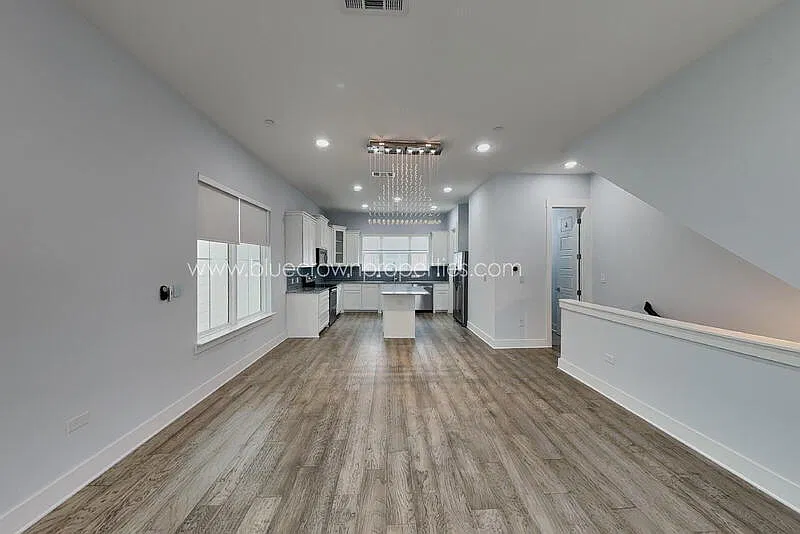 3 bed, 3.5 bath, 1864 sqft, $2,595 — Photo 3