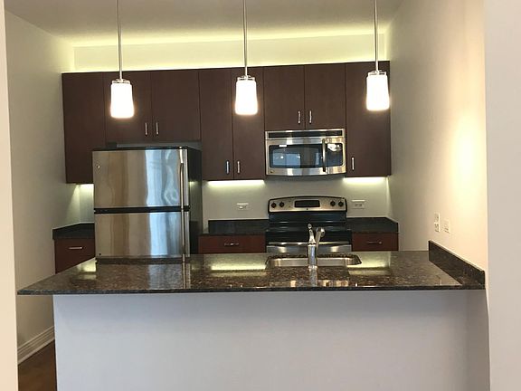 5th image of 565 W Quincy St #1001