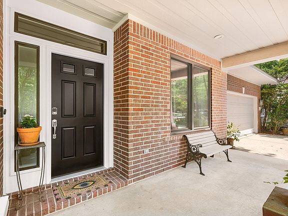 4th image of 15 S Piney Plains Cir