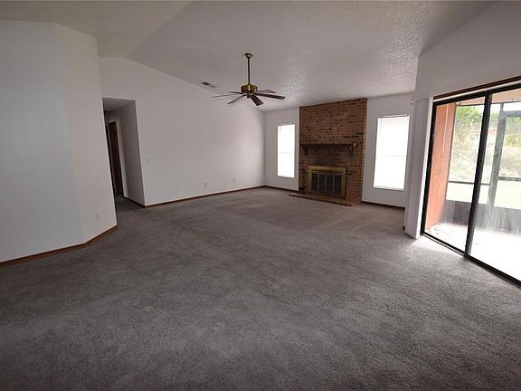 4th image of 2585 Derby Dr