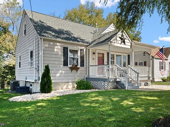 4th image of 41 N Riverview Rd