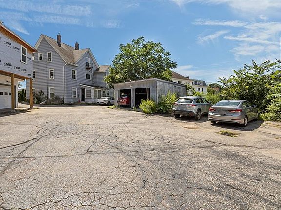 5th image of 55 Pleasant St