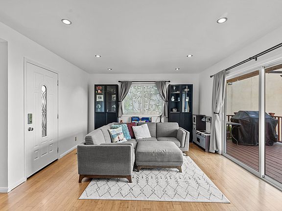 4th image of 637 Sunnyhill Dr