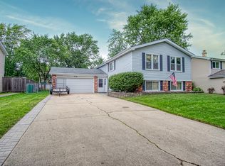 548 W Briarcliff Rd, Bolingbrook, IL 60440