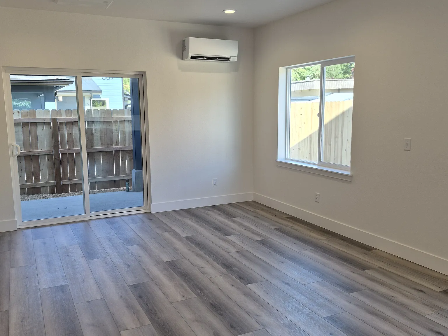 2 bed, 1.5 bath, 944 sqft, $2,300 — Photo 2