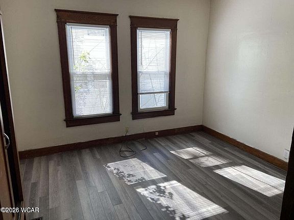 5th image of 705 W Elm St