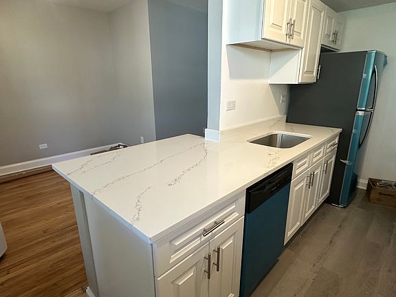 4th image of 1902 W Berteau Ave APT 3
