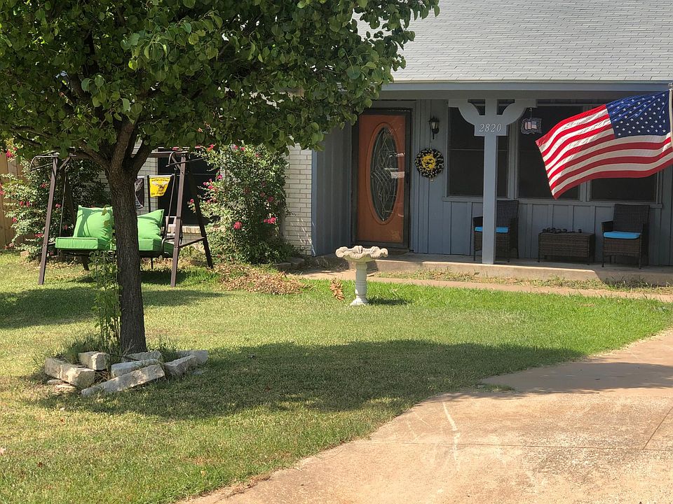 1st image of 2820 Hyde Park Cir