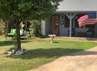 2820 Hyde Park Cir, Denison, TX 75020