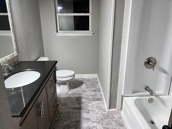 4th image of 1107 Wilson St