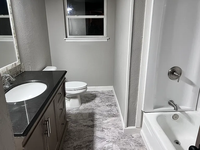 1107 Wilson St — Photo 4