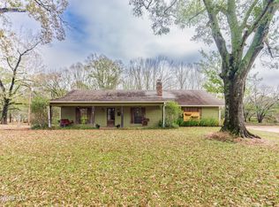 1104 N Chapel Hill Rd, Raymond, MS 39154