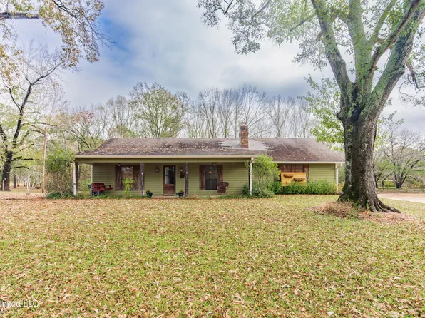 1104 N Chapel Hill Rd, Raymond, MS 39154