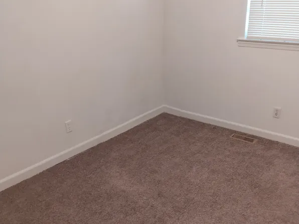 3103 Bolton St, Fayetteville, NC 28306