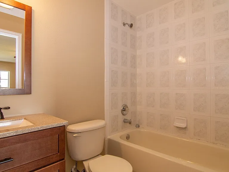 402 Bridgewater Ct — Photo 7