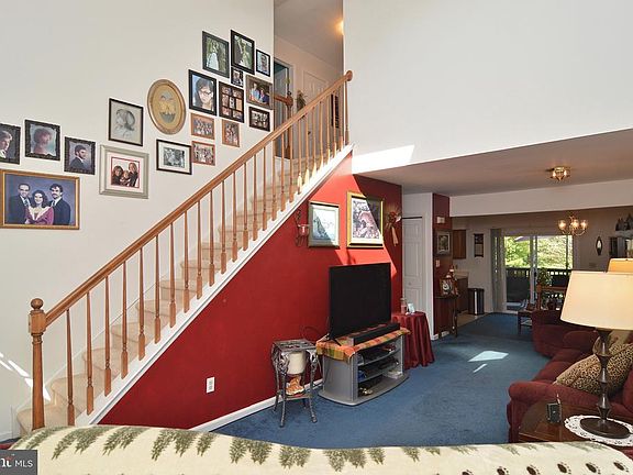 4th image of 104 Independence Ct