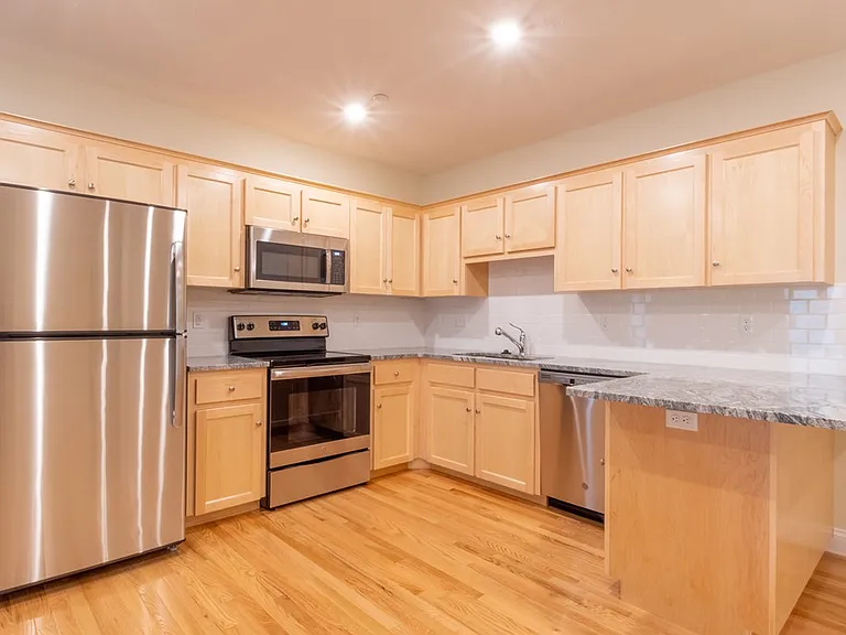 80 N Meadows Rd #105 — Photo 2