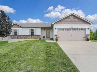 526 Prairie Creek Ct, Wentzville, MO 63385