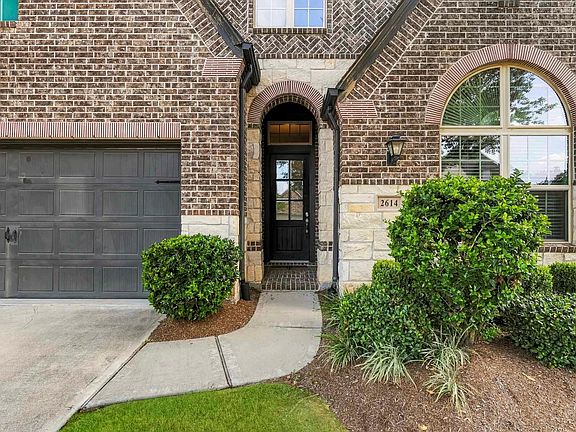 2nd image of 2614 Country Ln