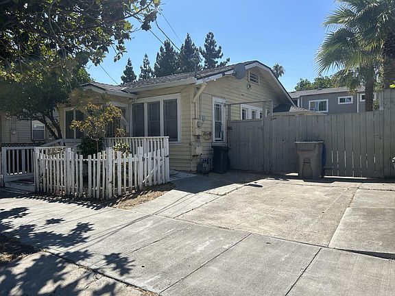 3rd image of 310 Margaret St