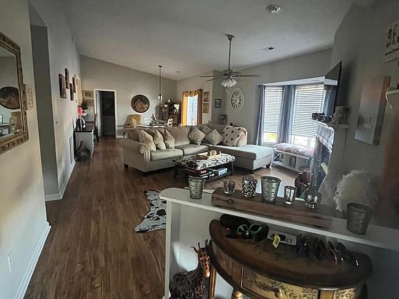 4th image of 118 Breezewood Dr APT H