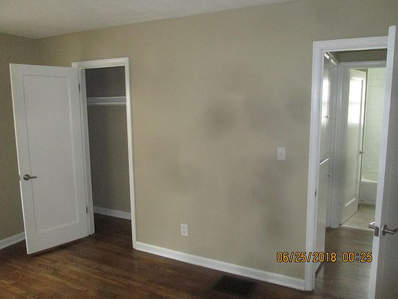 4th image of 3452 Medina Ave