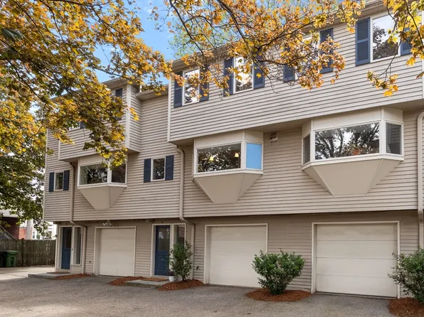 31 Ashland St Unit 6, Watertown, MA 02472