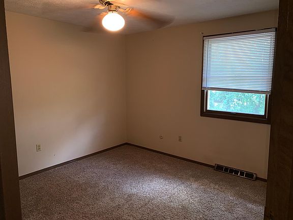 5th image of 7484 Seymour St NW