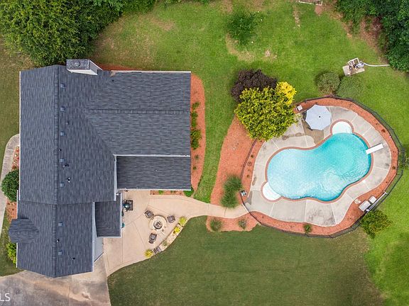2nd image of 112 Wedgewood Way