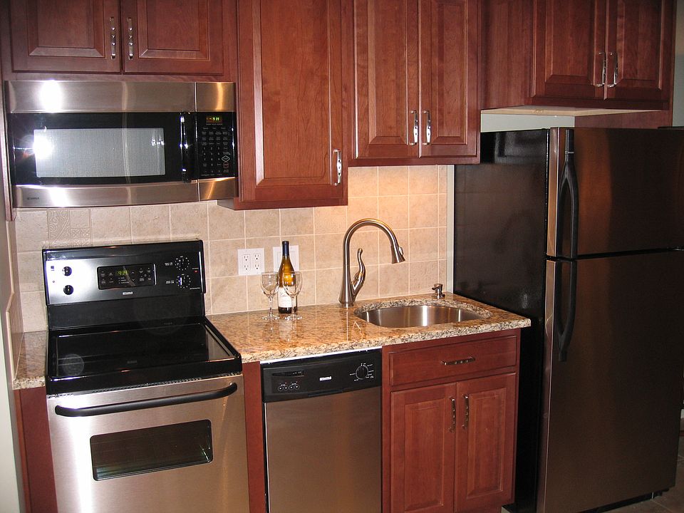ONLY studio w/full kitchen.