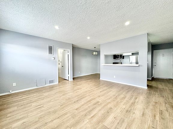 4th image of 12309 Burbank Blvd #14A