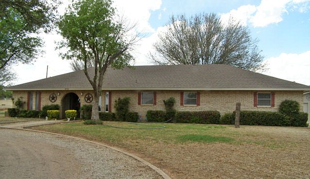 1st image of 210 Skelly Ln