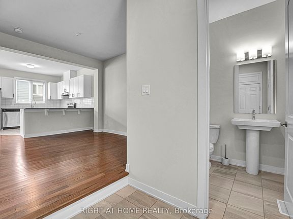 3rd image of 4146 Obsidian St