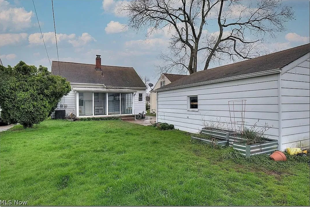 16013 Northwood Ave — Photo 4
