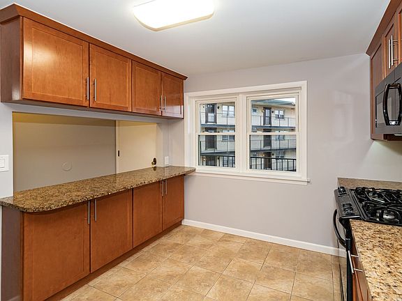 4th image of 4572 N Milwaukee Ave APT 4B