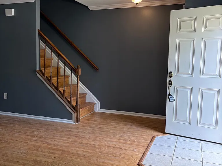 6662 Ducketts Ln #18-6 — Photo 3