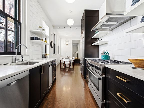 4th image of 22 Joy St #22