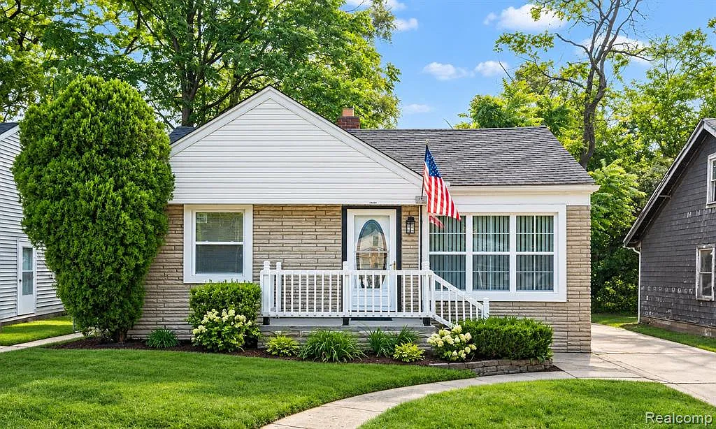 4 bed, 3.0 bath, 2326 sqft, $1,500 — Photo 1