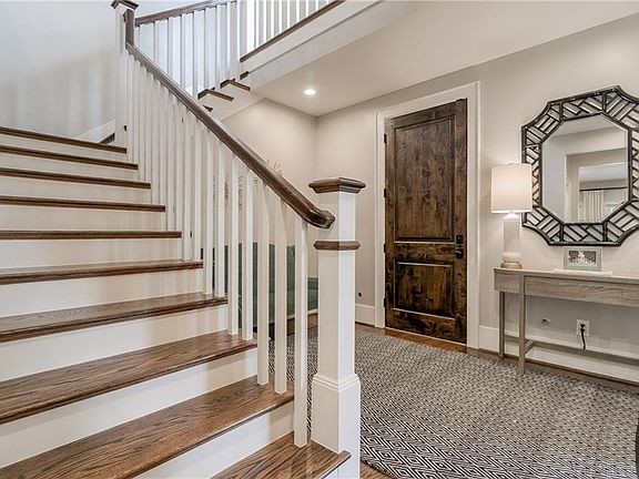 4th image of 6846 Gaston Ave