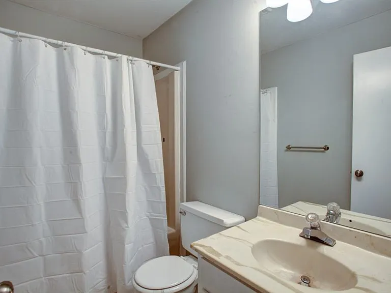 108 Woodglen Ct — Photo 11