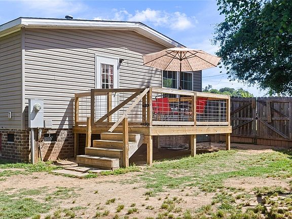 3rd image of 125 Avery Dr
